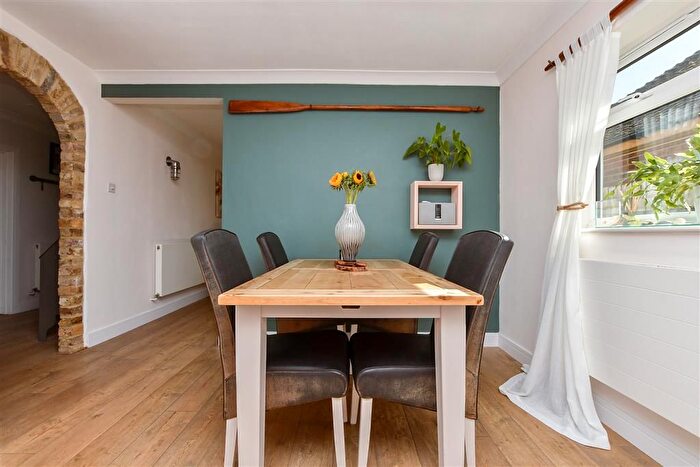 2 Bedroom Detached Bungalow For Sale In Linden Avenue, Broadstairs, Kent, CT10