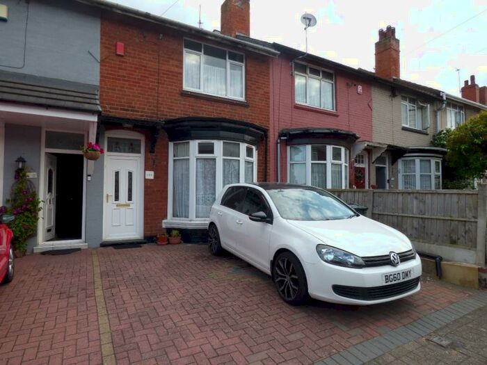 3 Bedroom Semi-Detached House To Rent In Ridgeway, Birmingham, B17