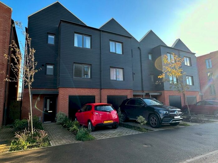 4 Bedroom House To Rent In Kingsway Boulevard, Derby, DE22