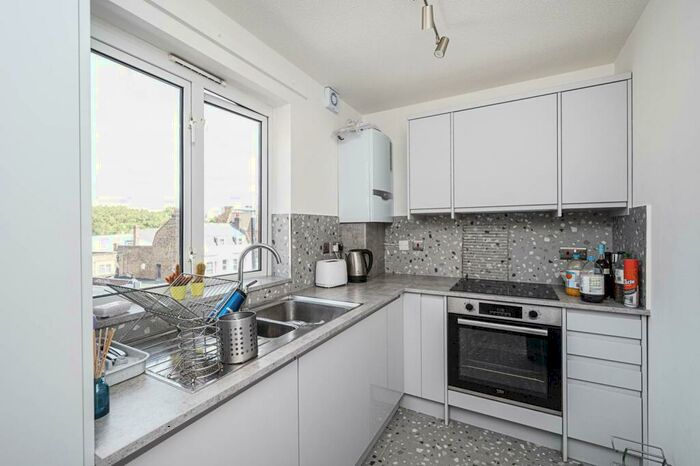 2 Bedroom Flat To Rent In Bow Road, Bow, London, E3