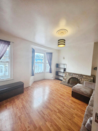1 Bedroom Flat For Sale In Liddington Road, Stratford, London, Greater London, E15