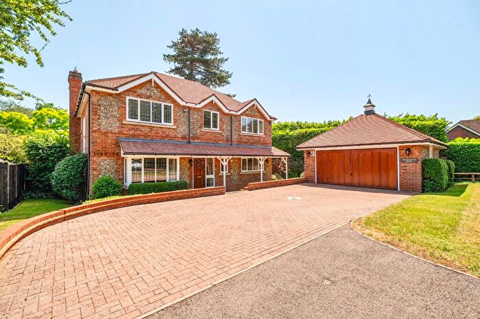 5 Bedroom Detached House For Sale In Kimbers Drive, Burnham, Buckinghamshire, SL1