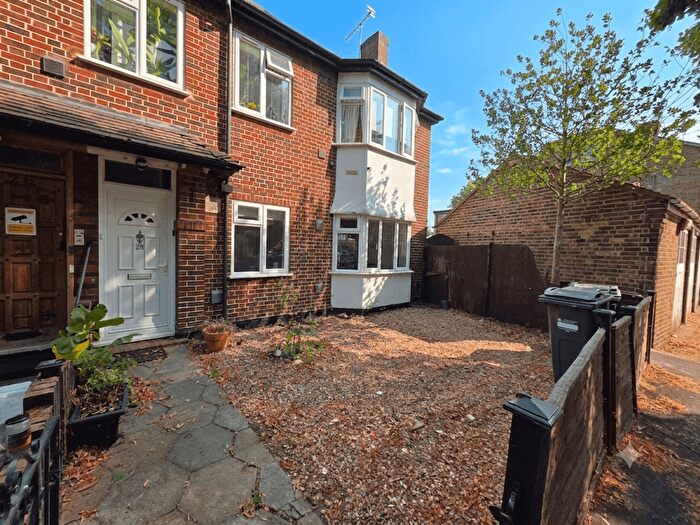 2 Bedroom Flat To Rent In Hounslow, TW3