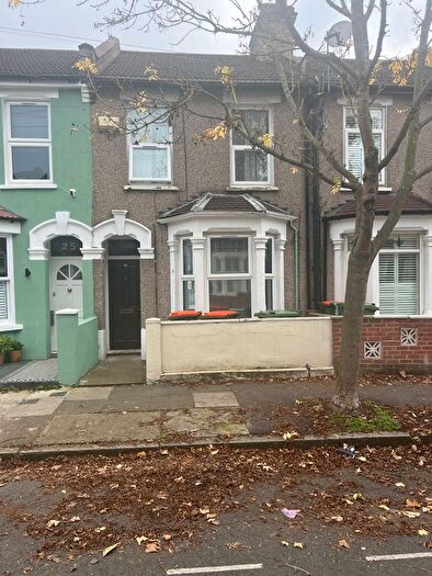 1 Bedroom Flat To Rent In Holbrook Road, London, E15