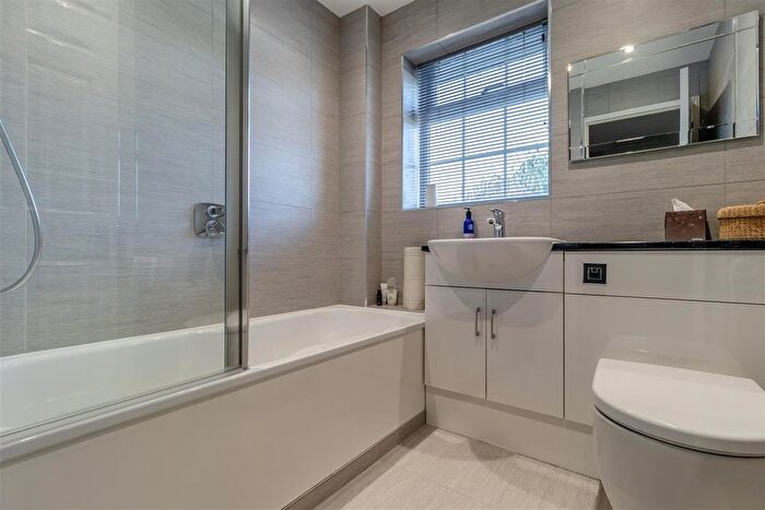 3 Bedroom Detached House For Sale In Williamson Way, Mill End, Rickmansworth, WD3