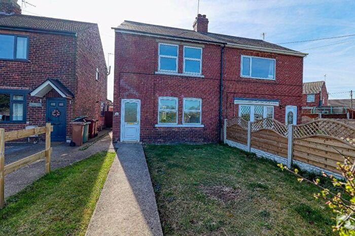 3 Bedroom Semi-Detached House For Sale In Asquith Avenue, Ealand, DN17