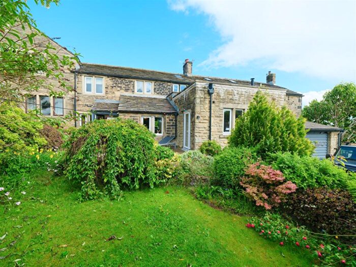 3 Bedroom Cottage For Sale In Hill Farm, Holmfirth, HD9