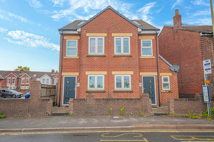 3 Bedroom Semi-Detached House For Sale In Southampton Road, Eastleigh, SO50