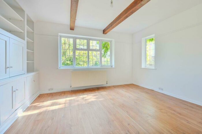 4 Bedroom Semi-Detached House To Rent In The Street, Shalford, GU4