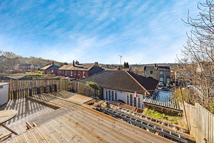 2 Bedroom Bungalow For Sale In Cross Lane, Newsome, Huddersfield, West Yorkshire, HD4