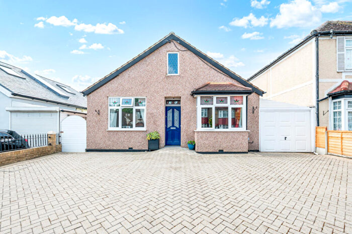 2 Bedroom Bungalow For Sale In Wandle Road, Morden, SM4
