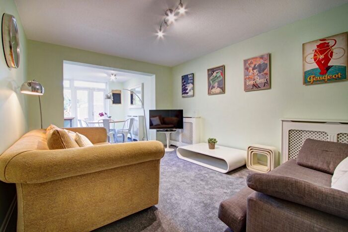 6 Bedroom Terraced House To Rent In Kenilworth Avenue, Oxford, OX4