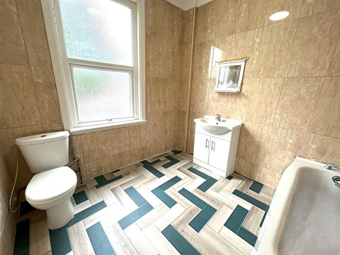 5 Bedroom Terraced House To Rent In Blythswood Road, Ilford, IG3