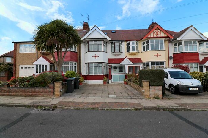 4 Bedroom Terraced House To Rent In Bullsmoor Gardens, Enfield, EN8