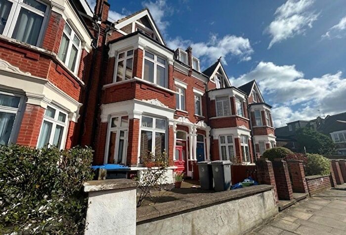 1 Bedroom Apartment For Sale In Hoveden Road, London, NW2