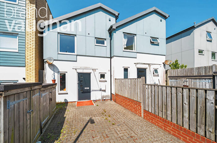 4 Bedroom Semi-Detached House To Rent In Bevendean Road, Brighton, East Sussex, BN2