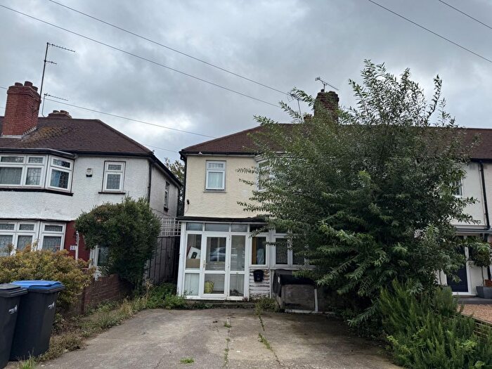3 Bedroom Semi-Detached House To Rent In Dimsdale Drive, Enfield, Greater London, EN1