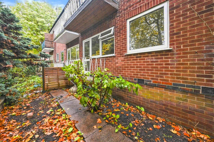 2 Bedroom Maisonette To Rent In Clumber Court, The Park, Nottingham, NG7