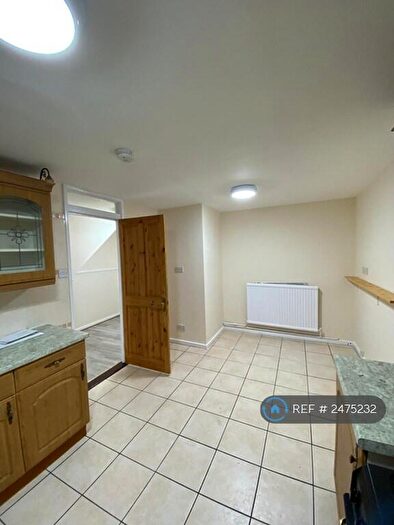 3 Bedroom Terraced House To Rent In Royal Close, Leeds, LS10