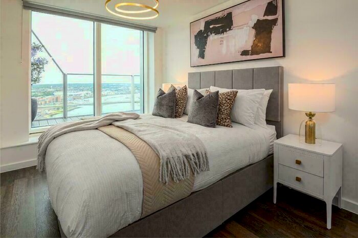 2 Bedroom Apartment To Rent In Centenary Plaza, Southampton, Hampshire, SO19