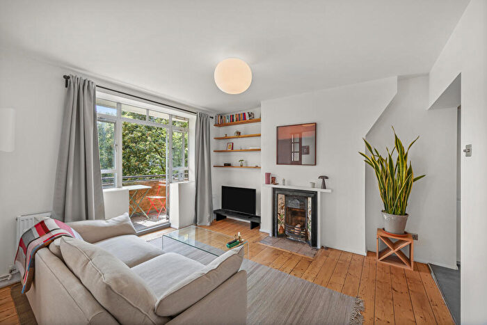 2 Bedroom Apartment For Sale In Bushfield House Highbury New Park, London, N5