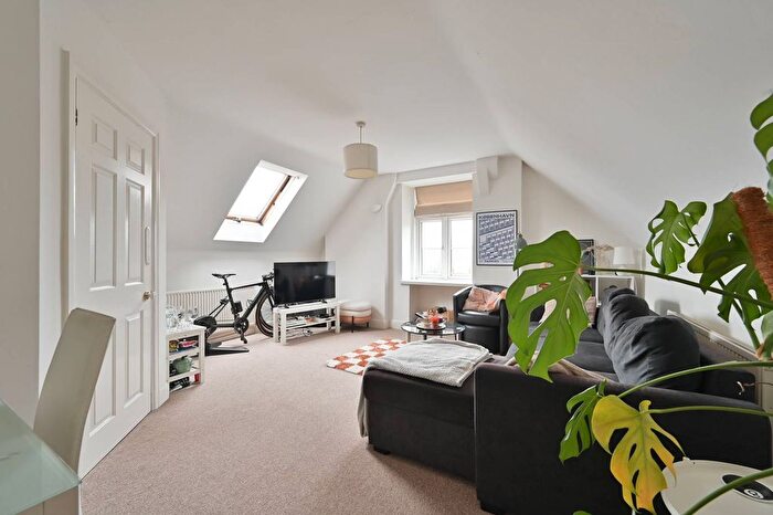 1 Bedroom Flat To Rent In Park Road, Watford, WD17