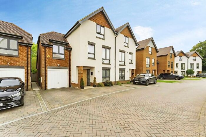4 Bedroom Town House For Sale In Apsley Walk, Richings Park, SL0