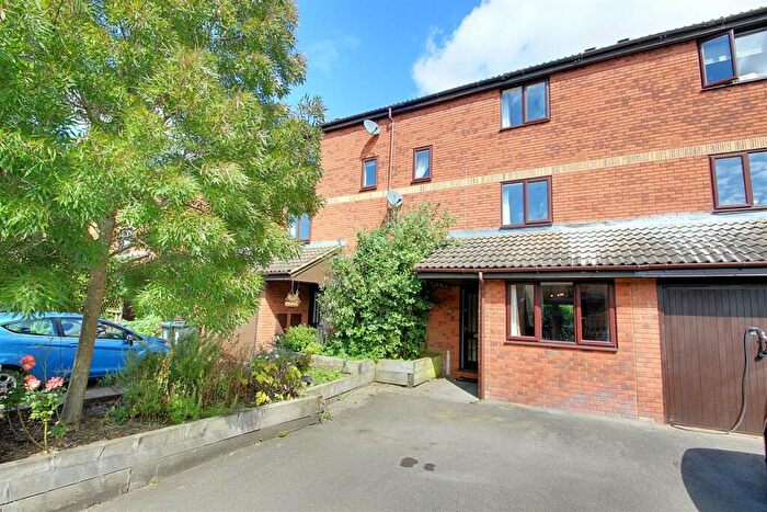 3 Bedroom Town House To Rent In Brook Lane, Berkhamsted, HP4