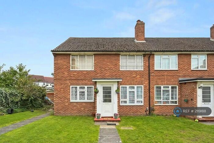 2 Bedroom Maisonette To Rent In Broadlawns Court, Harrow, HA3