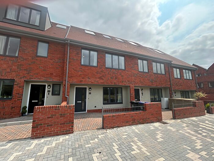 3 Bedroom Property To Rent In Skimmer Lane, Sheerwater, GU21