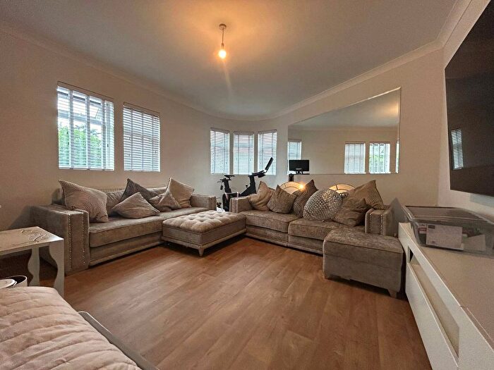 4 Bedroom Flat To Rent In Farnborough Road, Farnborough, GU14