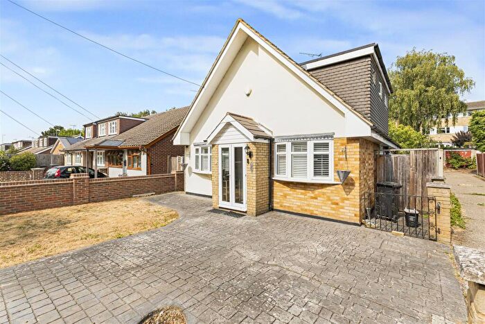 4 Bedroom Detached Bungalow For Sale In Downs Road, Istead Rise, Gravesend, DA13