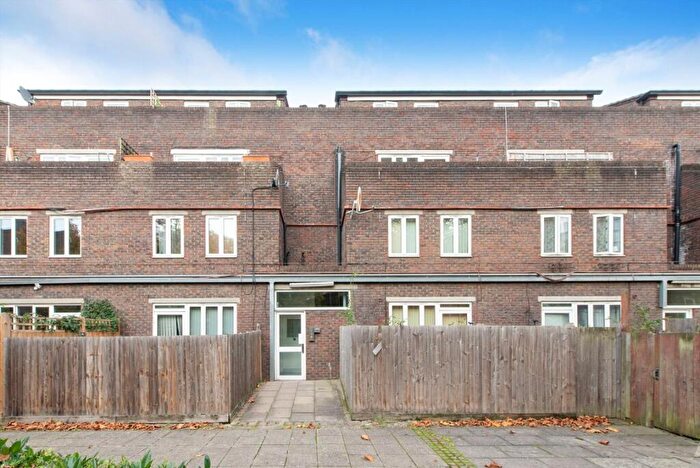 3 Bedroom Flat To Rent In Coopers Lane, Kings Cross, NW1