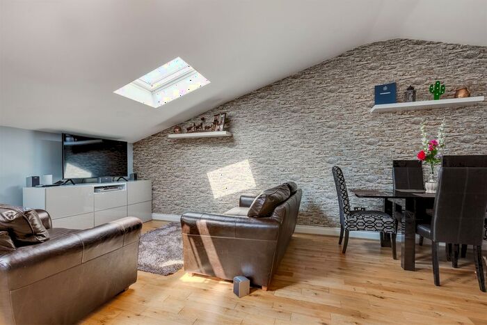 1 Bedroom Flat To Rent In Jupiter Court, Barnsbury Lane, Surbiton, KT5