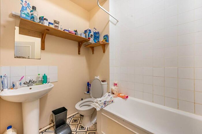 1 Bedroom Flat To Rent In Stoke Newington Road, Stoke Newington, London, N16