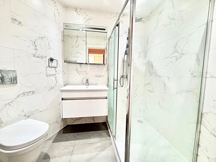 1 Bedroom Flat To Rent In Panther House, Leytonstone, E11