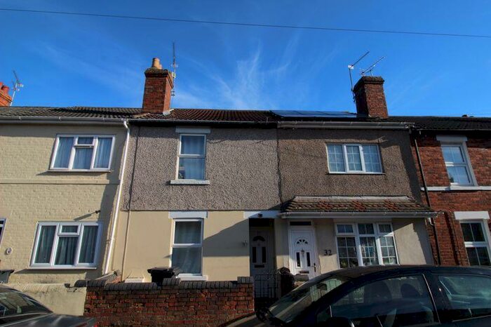 3 Bedroom Terraced House To Rent In Fully Furnished Bedroom To Rent, Kitchener Street, Ferndale, SN2