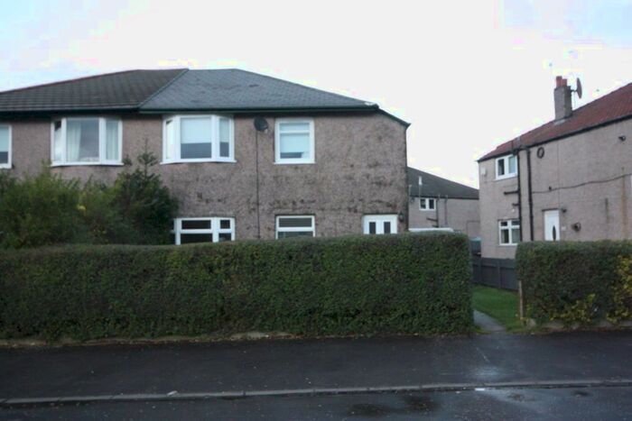 3 Bedroom Flat To Rent In Castlemilk Road, Croftfoot, Glasgow, G44