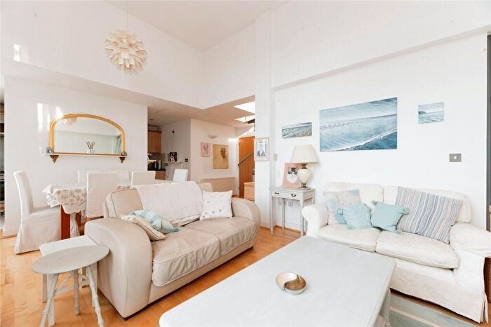 2 Bedroom Flat For Sale In The Bittoms, Kingston Upon Thames, KT1