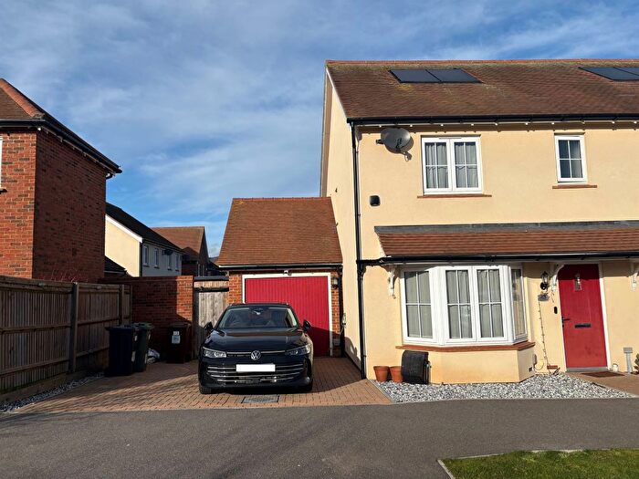 3 Bedroom Semi Detached House For Sale In Pearwood Road, Allington, Maidstone, ME16