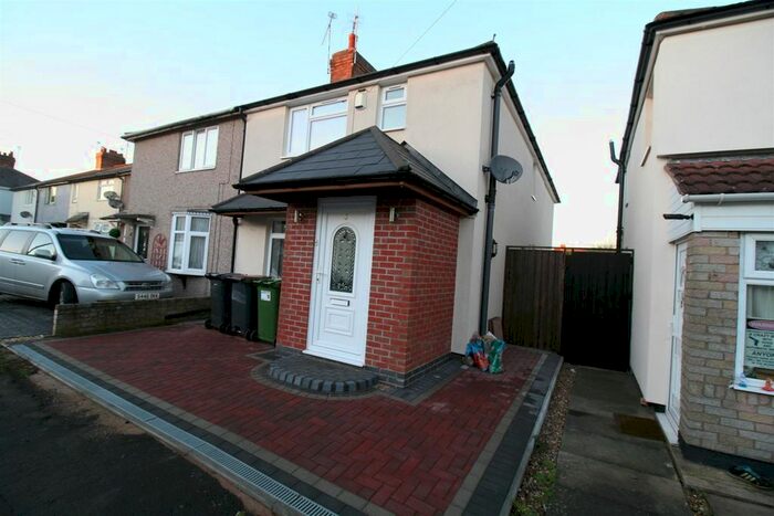 3 Bedroom Semi-Detached House To Rent In North Avenue, Bedworth, CV12