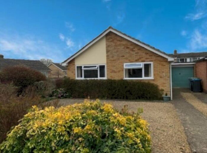 3 Bedroom Bungalow To Rent In Blenheim Drive, Witney, OX28