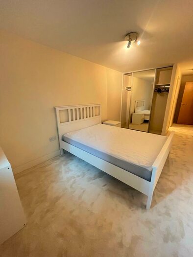 2 Bedroom Apartment To Rent In Millharbour, South Quays, Canary Wharf, London, E14