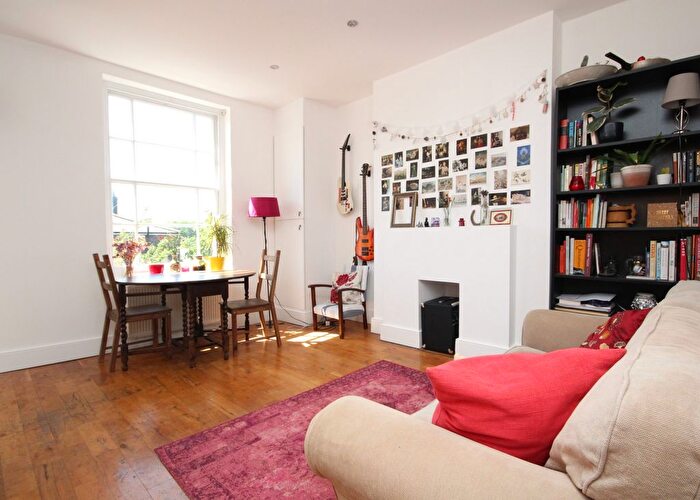 2 Bedroom Flat To Rent In Agar Grove, Camden, NW1