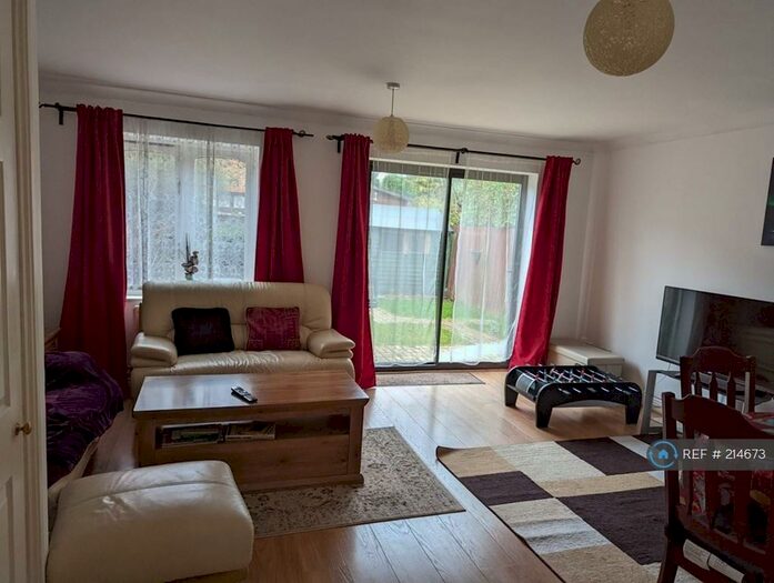 3 Bedroom End Of Terrace House To Rent In The Wickets, Maidenhead, SL6