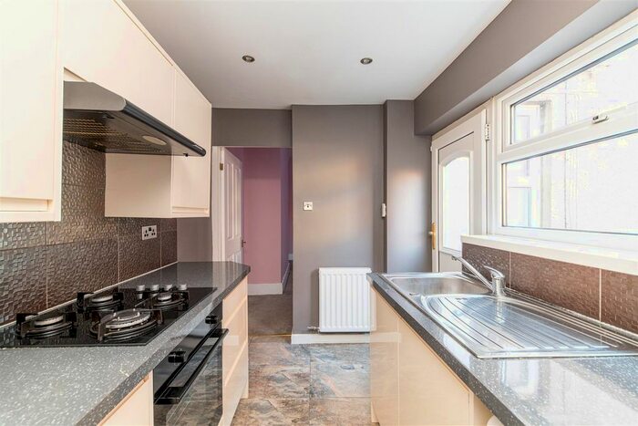 2 Bedroom Flat To Rent In Prince Consort Road, Gateshead, Tyne And Wear, NE8