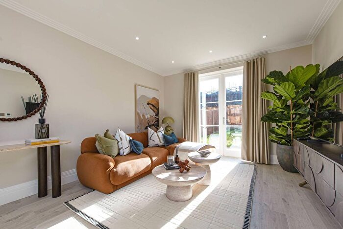 5 Bedroom Property For Sale In Trent Park, Enfield, Barnet, EN4