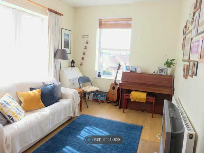 1 Bedroom Flat To Rent In Hanham, Bristol, BS15