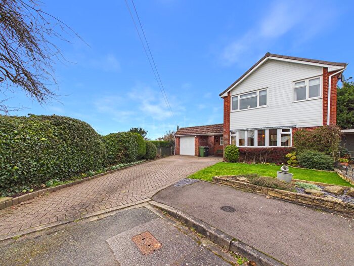 3 Bedroom Link Detached House For Sale In Coniston Way, Bewdley, DY12