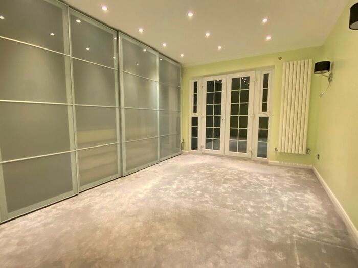 5 Bedroom Terraced House To Rent In Helen Avenue, Feltham, Greater London, TW14